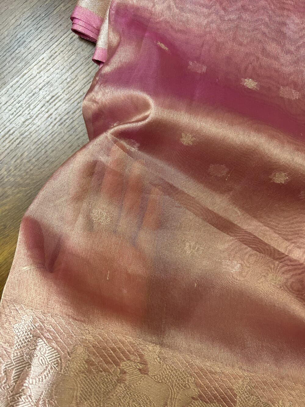 Tissue Booti with Border Cutwork - Image 2