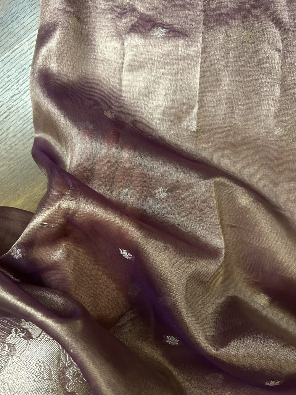 Tissue Booti with Border Cutwork - Image 2
